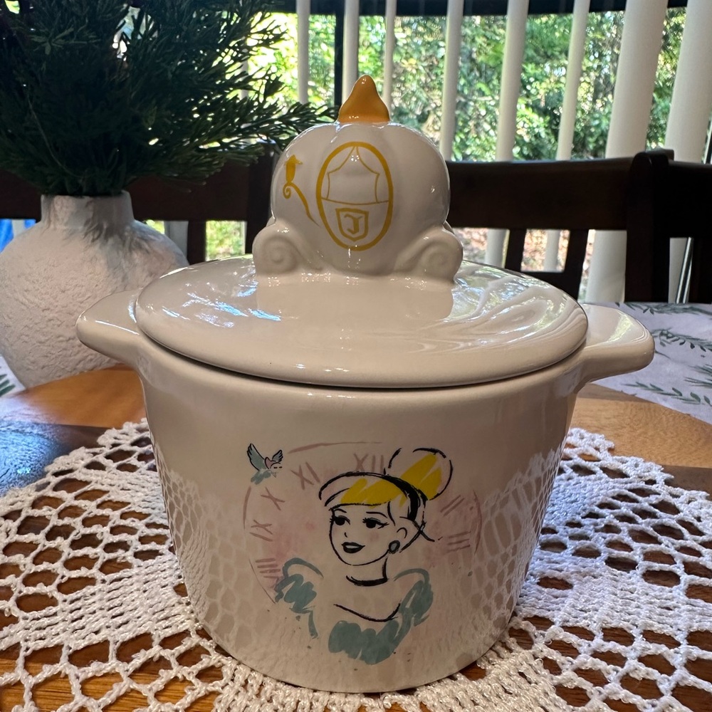 🛑SOLD‼️Ceramic “CINDERELLA” food storage jar